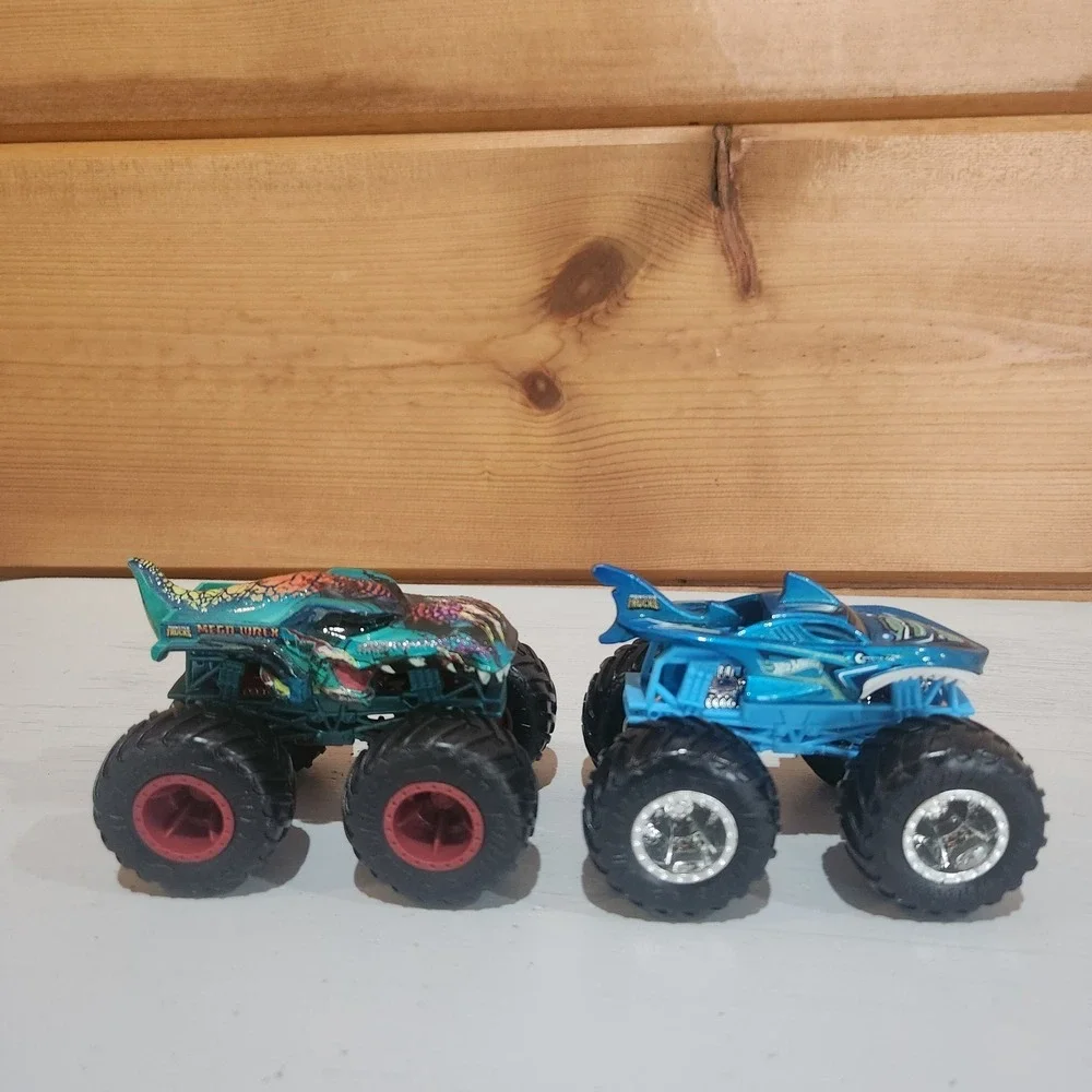Lot 2 Hot Wheel Monster Jam Truck Shark Wreak Mega Wrex Diecast Trex Shark‎ 1:64